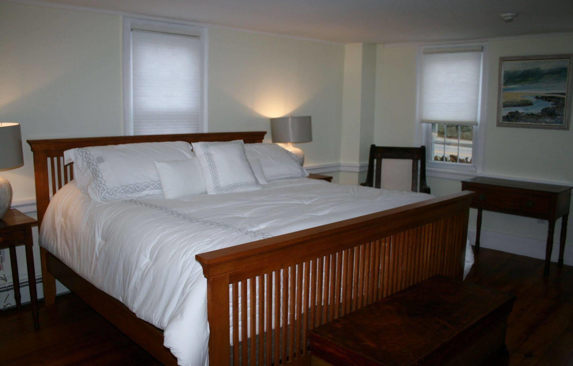 Shea'S Riverside Inn & Motel Essex エクステリア 写真