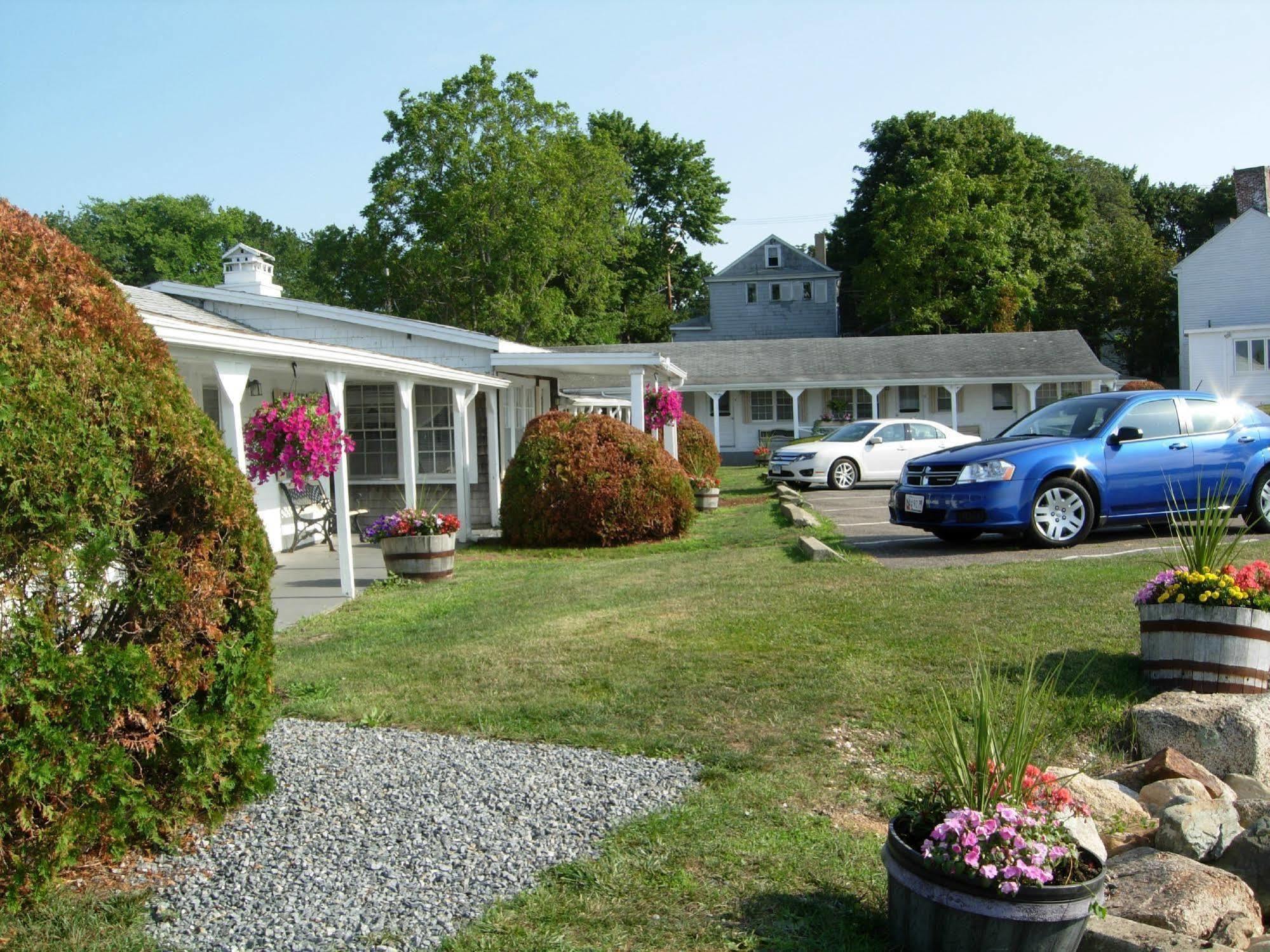 Shea'S Riverside Inn & Motel Essex エクステリア 写真